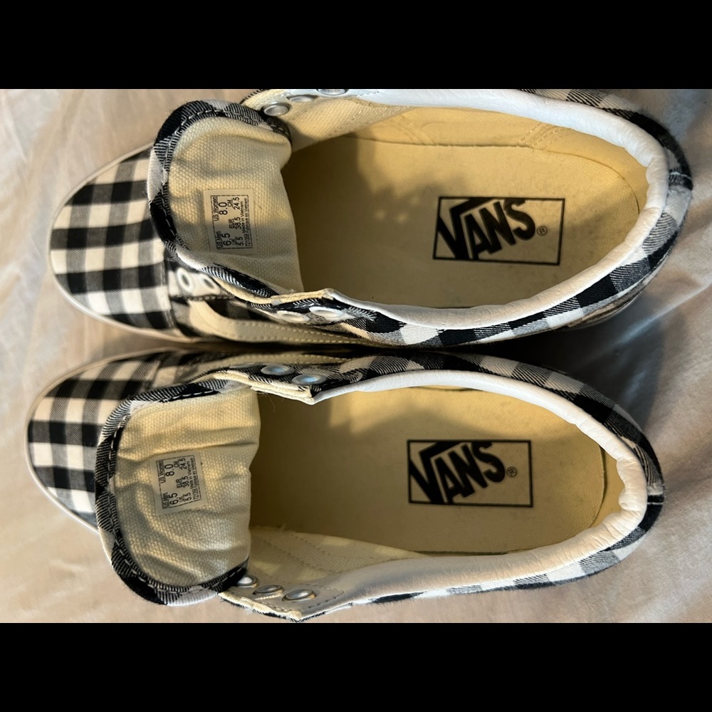Vans - Picture 2 of 4